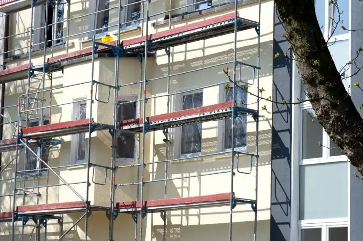 Gerüst für Fassadensanierung im Wiener Gemeindebau Gerüst für Fassadensanierung im Wiener Gemeindebau